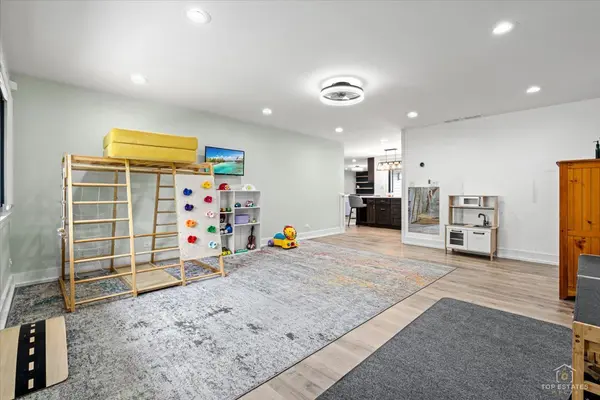 823 Georgean LN, Schaumburg, IL 60193
