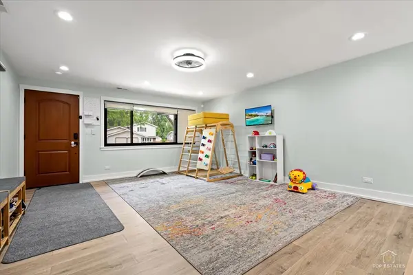 823 Georgean LN, Schaumburg, IL 60193