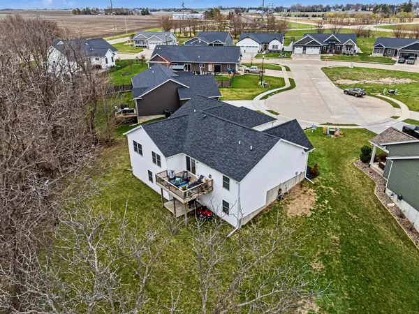776 Bluestem CT, Blue Grass, IA 52726