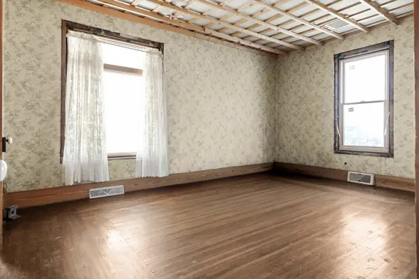 103 W Wood ST, Colfax, IL 61728