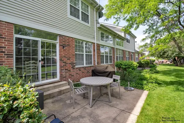 125 Chestnut Hills CIR, Burr Ridge, IL 60527