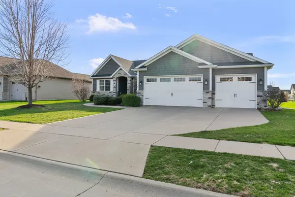 5838 Vanderginst CT, Bettendorf, IA 52722