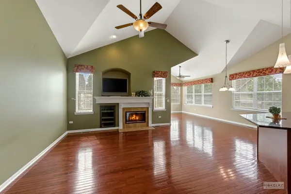 700 Cheshire CT, Oswego, IL 60543