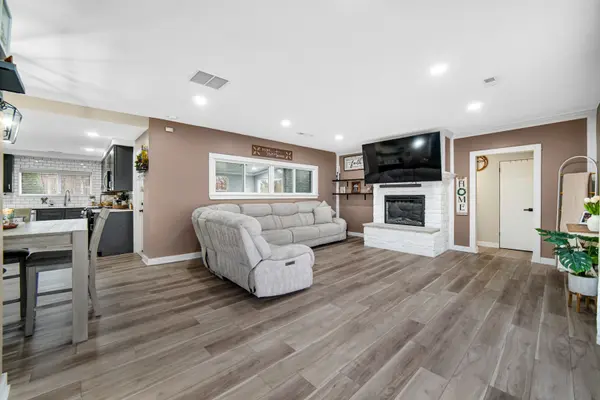 920 Theresa LN, Chicago Heights, IL 60411