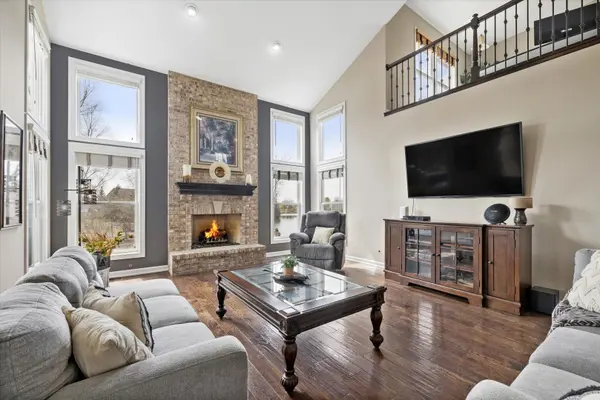 808 Wedgewood DR, Crystal Lake, IL 60014