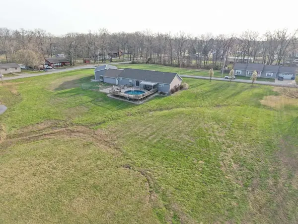513 N 10th ST, Benton, IL 62812