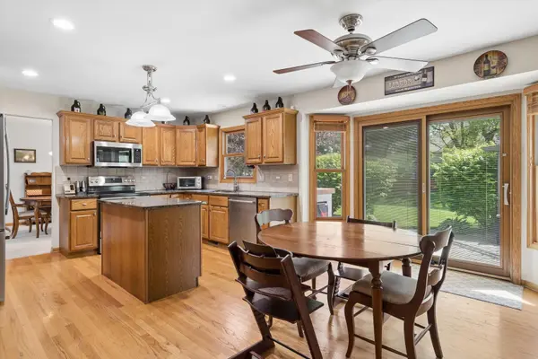 738 HARTFIELD DR, North Aurora, IL 60542