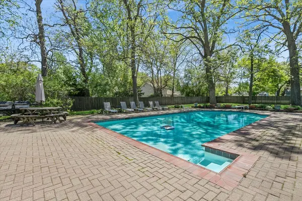 667 N Lake ST, Grayslake, IL 60030
