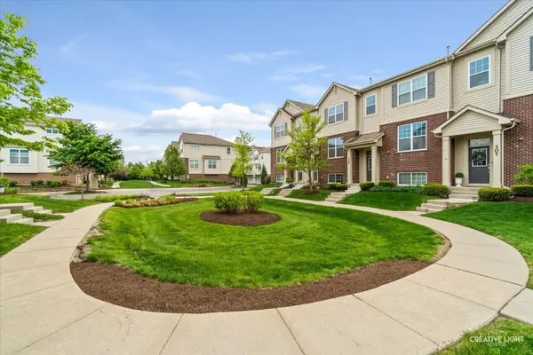 305 Lexington LN, Rolling Meadows, IL 60008