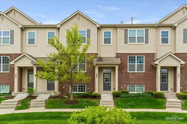 305 Lexington LN, Rolling Meadows, IL 60008