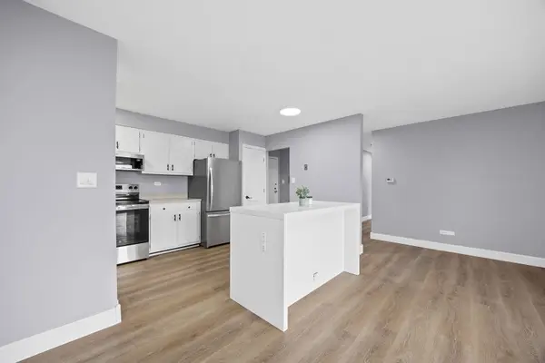 4221 Saratoga AVE #410A, Downers Grove, IL 60515