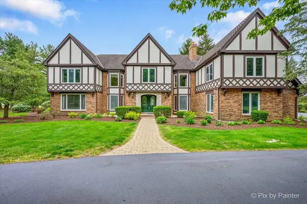 3 Auburn LN, Barrington Hills, IL 60010