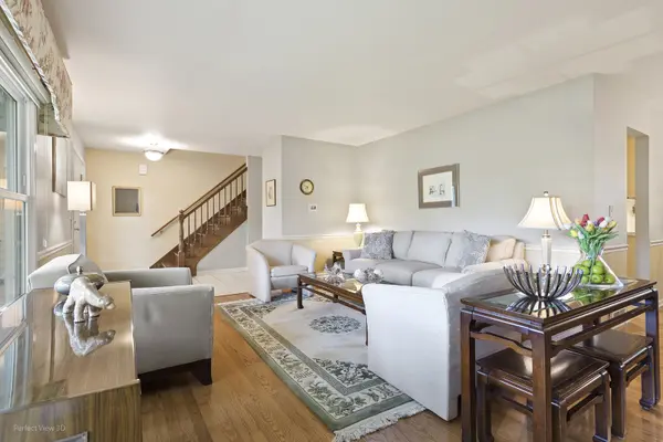 1966 Bob O Link LN, Libertyville, IL 60048