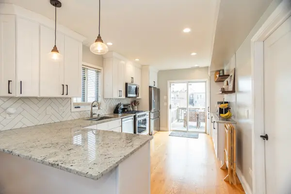 5707 N Rockwell ST, Chicago, IL 60659