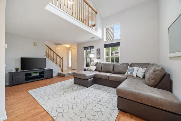 620 Beaver CT, Naperville, IL 60563