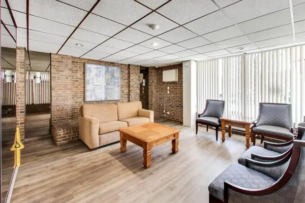 2325 N Neva AVE #302B, Chicago, IL 60707