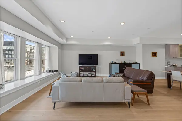 815 Laurel AVE #403, Highland Park, IL 60035