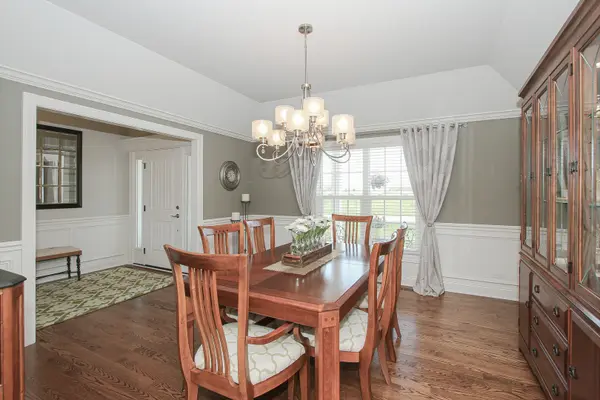 40W699 Maplehurst LN, Hampshire, IL 60140