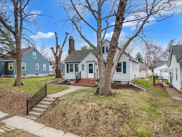2824 Tremont AVE, Davenport, IA 52803