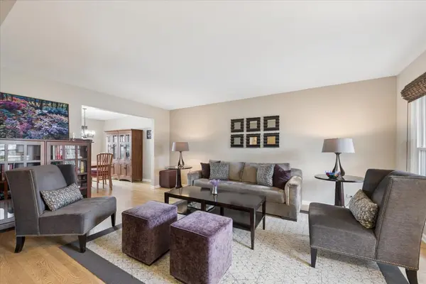 405 Caren DR, Buffalo Grove, IL 60089