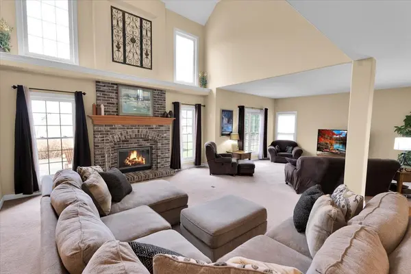 415 Mallard Point DR, North Aurora, IL 60542