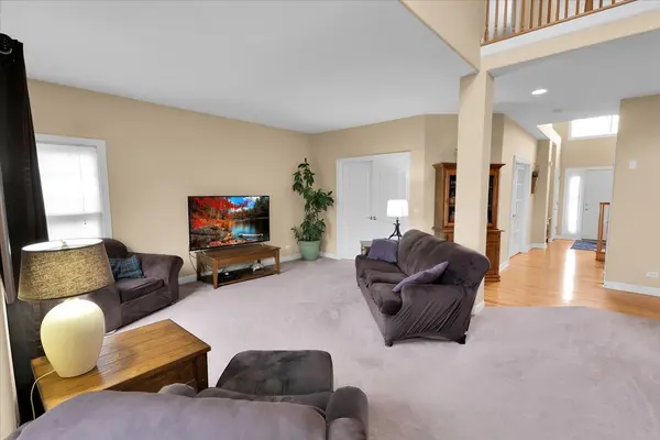 415 Mallard Point DR, North Aurora, IL 60542