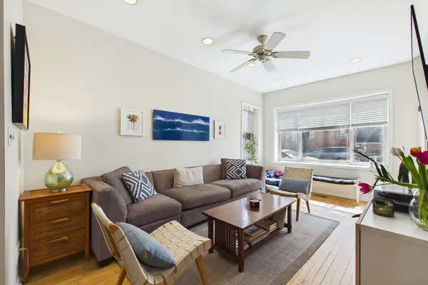 2330 W Palmer ST, Chicago, IL 60647