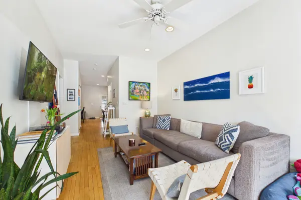 2330 W Palmer ST, Chicago, IL 60647