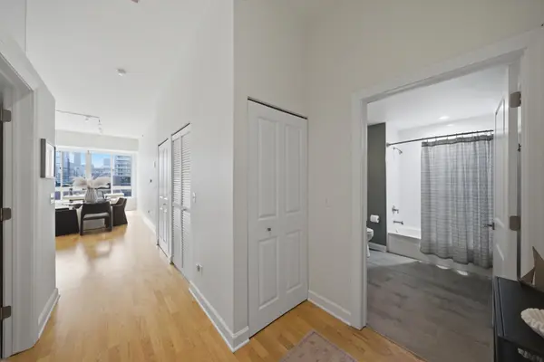 230 W Division ST #804, Chicago, IL 60610