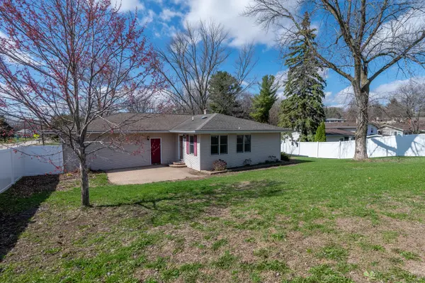 1018 Tee ST, Dixon, IL 61021