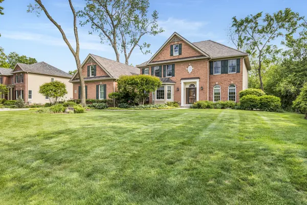1211 Ashbury LN, Libertyville, IL 60048