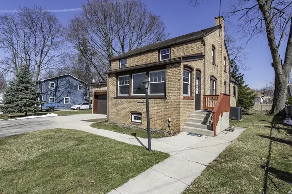 33771 N 2nd ST, Grayslake, IL 60030