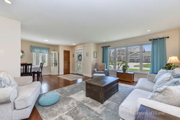 856 N Webster ST, Naperville, IL 60563