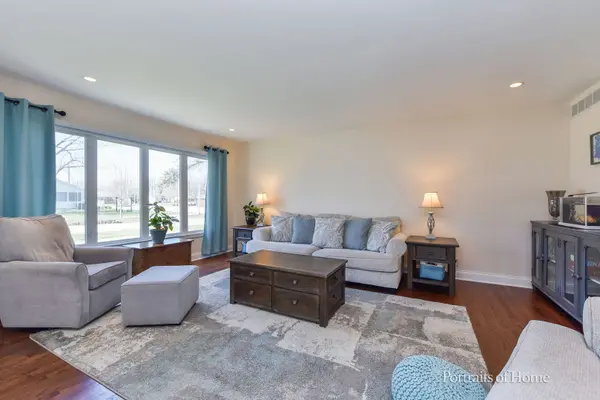 856 N Webster ST, Naperville, IL 60563