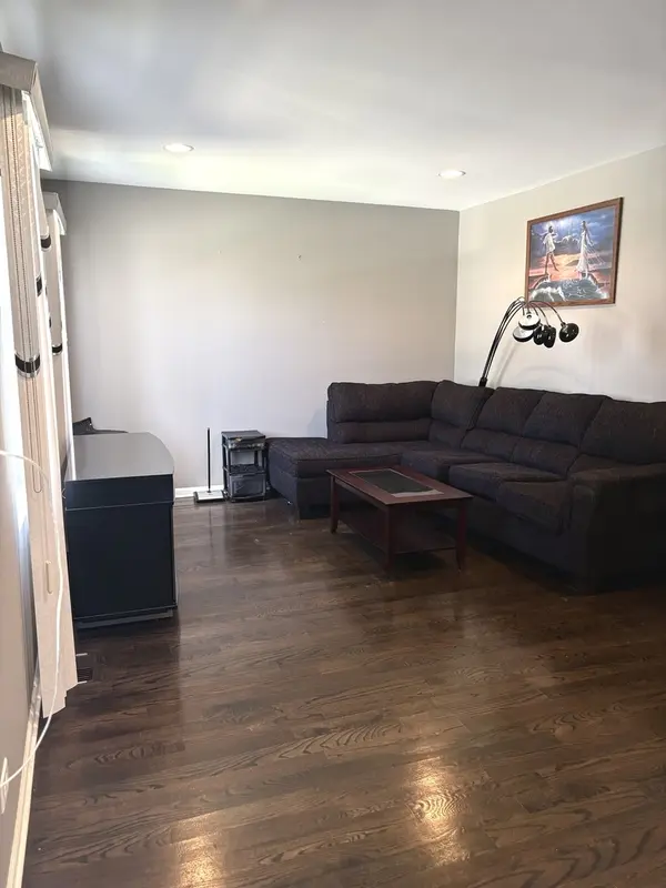 10032 S Calumet AVE, Chicago, IL 60628