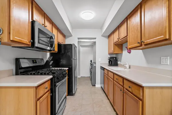 321 FAIRCHILD CT #B, Bloomingdale, IL 60108