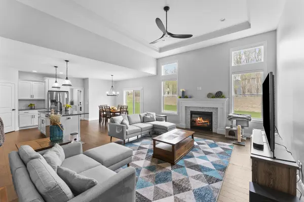 4937 Lakeside DR, Bettendorf, IA 52722