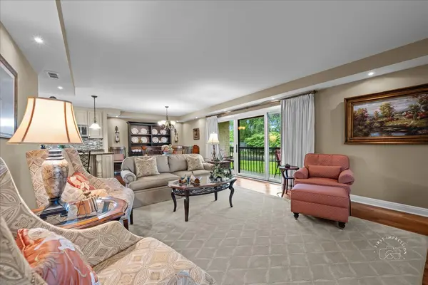 1103 N Mill ST #111, Naperville, IL 60563