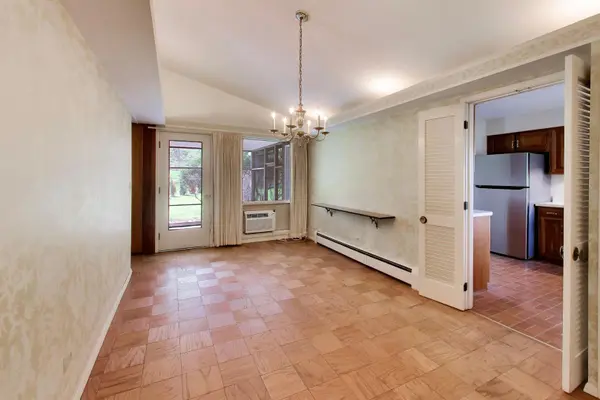 1056 Van Tassel RD, Sleepy Hollow, IL 60118