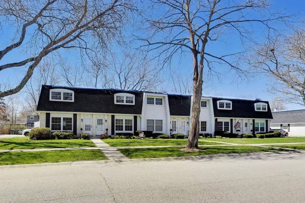 845 Country Club DR #F, Libertyville, IL 60048
