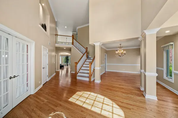 2360 Sutton LN, Aurora, IL 60502
