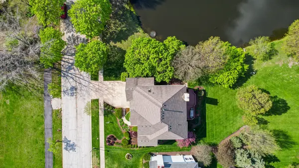 2360 Sutton LN, Aurora, IL 60502
