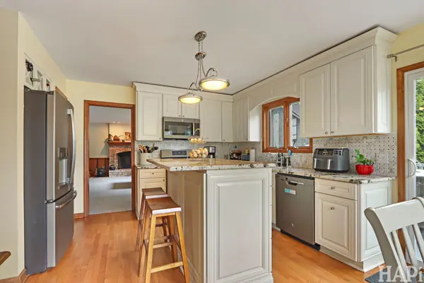 10N775 Muirhead RD, Elgin, IL 60124