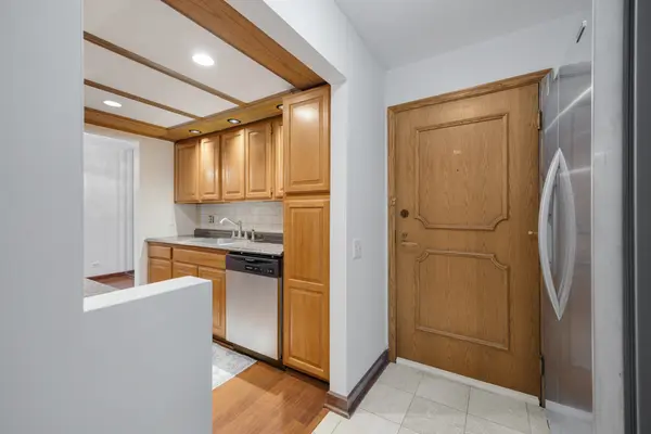 540 Biesterfield RD #305, Elk Grove Village, IL 60007