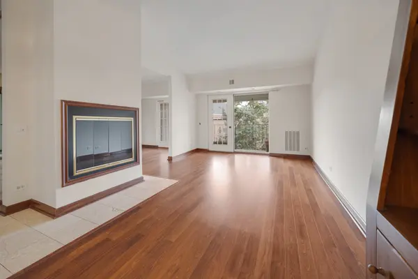 540 Biesterfield RD #305, Elk Grove Village, IL 60007