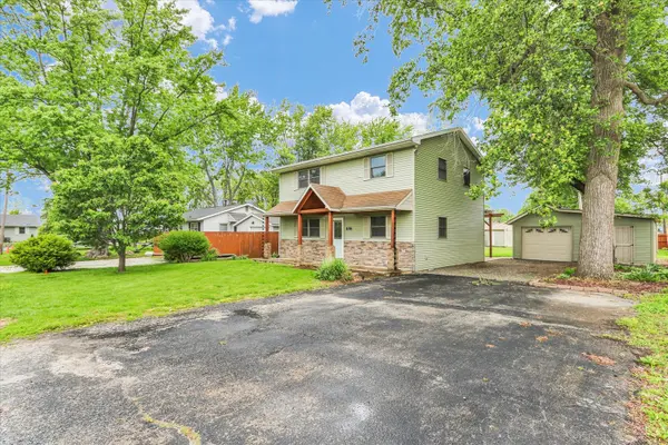 108 W Jackson ST, Mahomet, IL 61853