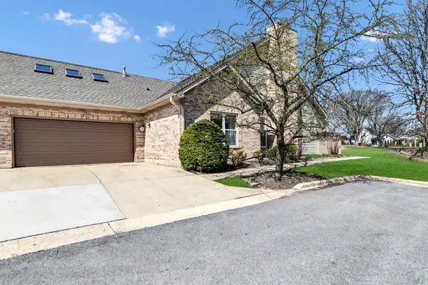 144 Canterbury CT, Bloomingdale, IL 60108