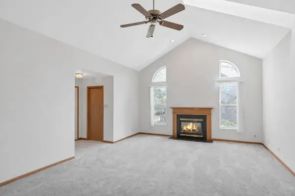 144 Canterbury CT, Bloomingdale, IL 60108