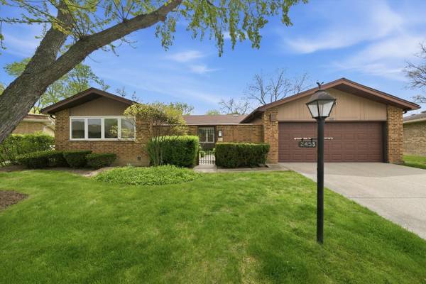 2453 Seville CIR, Northbrook, IL 60062