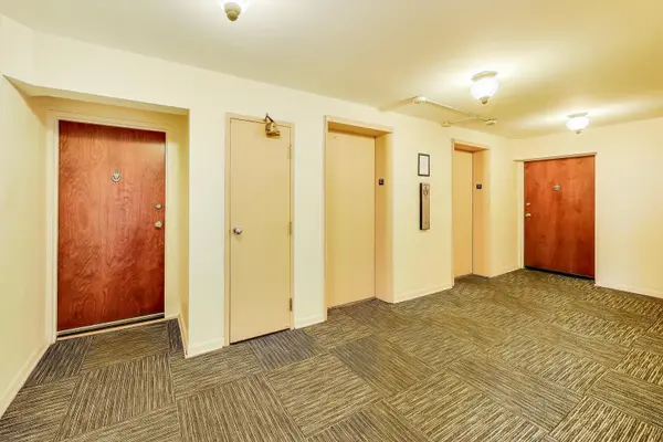 5740 N Sheridan RD #12E, Chicago, IL 60660